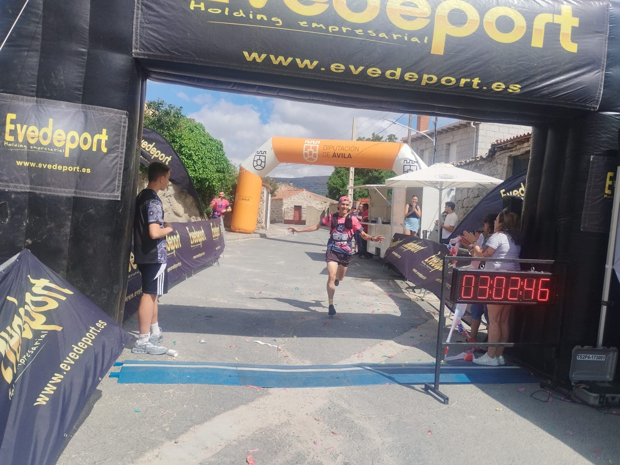 Carlos llegando a la meta de la Serrota Xtreme