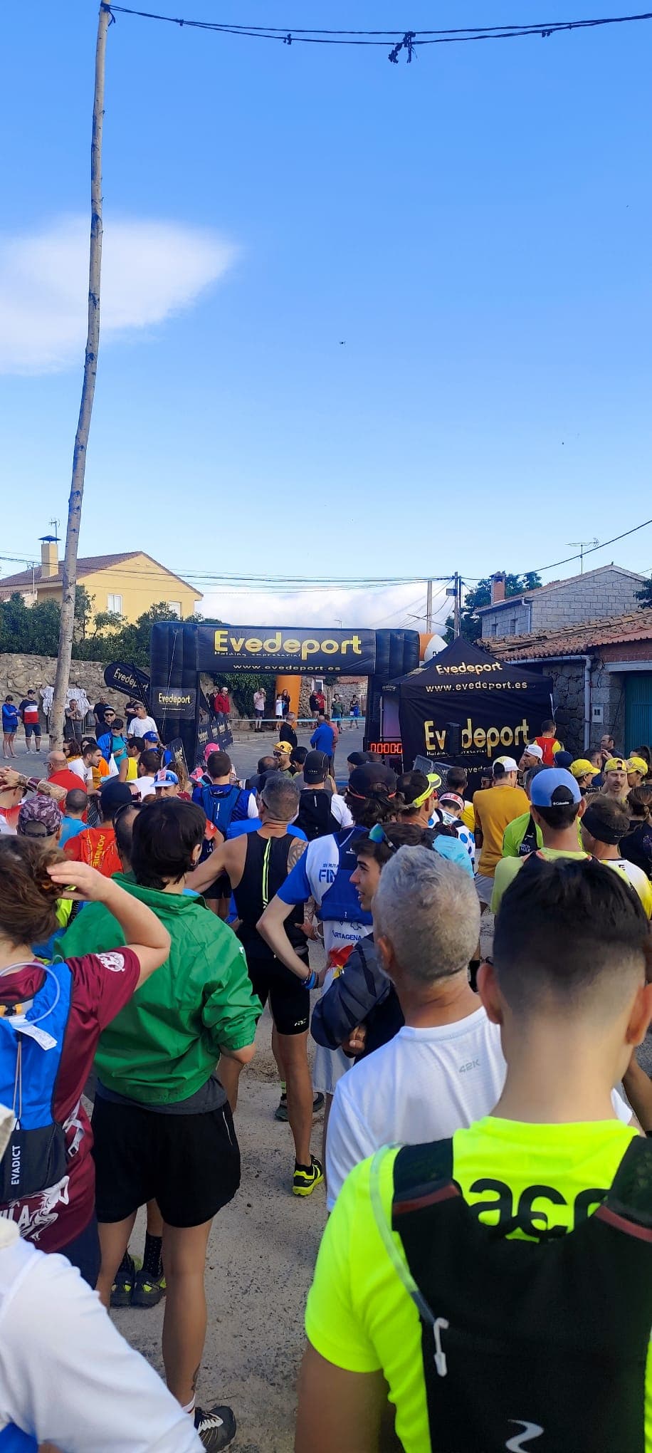 Corredores preparados para la salida en Pradosegar